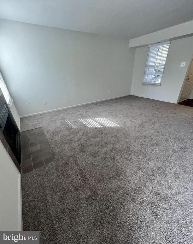 649-A Rose Hollow Dr Unit A - Photo 3 of 10