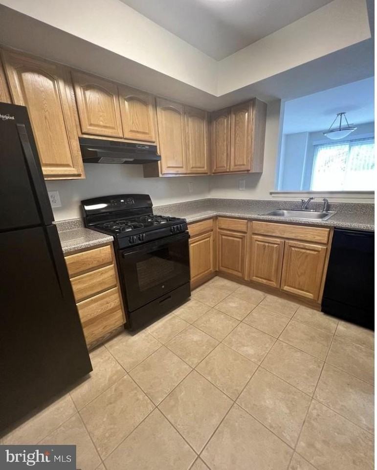 649-A Rose Hollow Dr Unit A - Photo 4 of 10