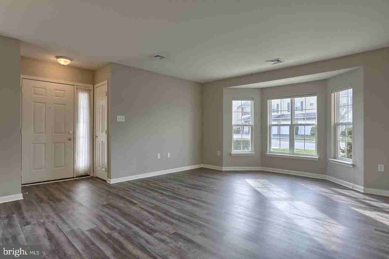 150 Merlin Dr - Photo 4 of 23