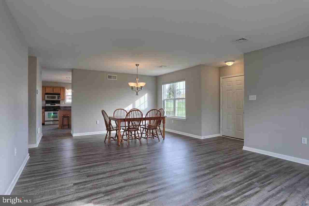 150 Merlin Dr - Photo 5 of 23