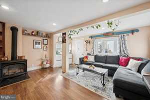 featured image of 407 Emerald St