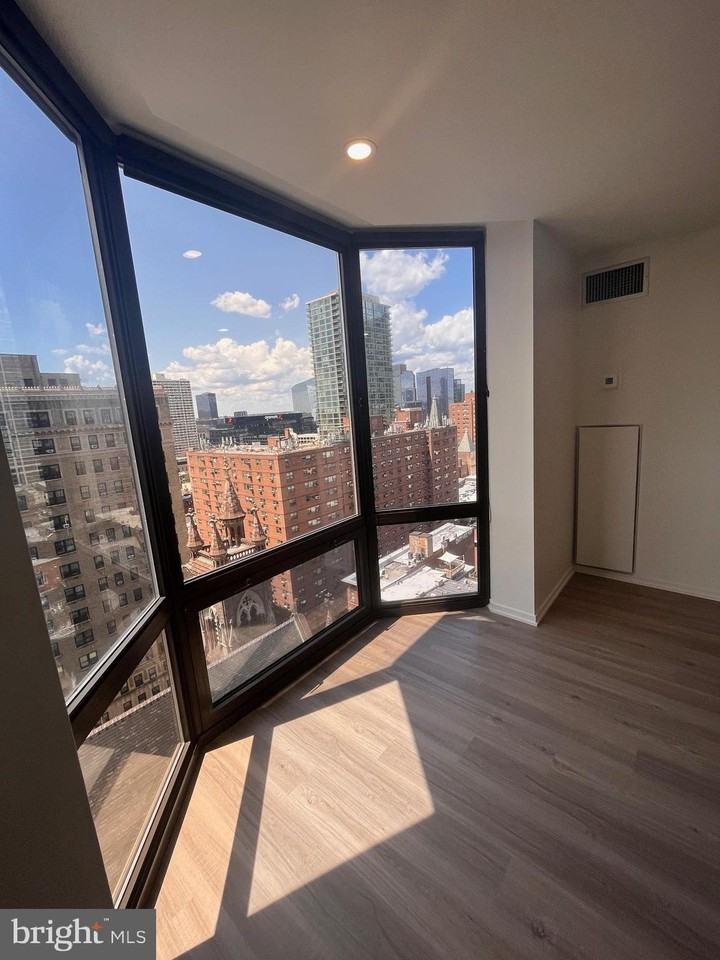 2018-2020 Walnut St Unit 18j - Photo 3 of 23