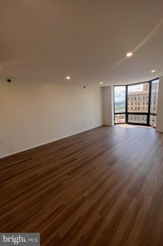 2018-2020 Walnut St Unit 18j - Photo 4 of 23