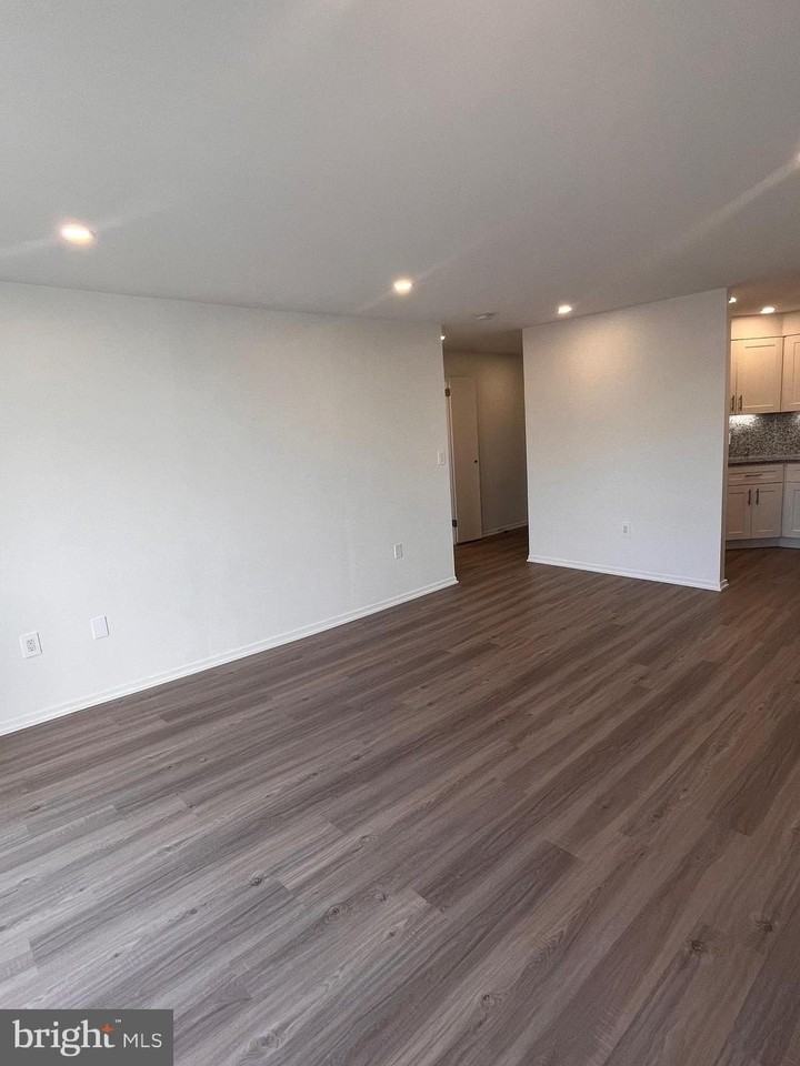 2018-2020 Walnut St Unit 18j - Photo 5 of 23