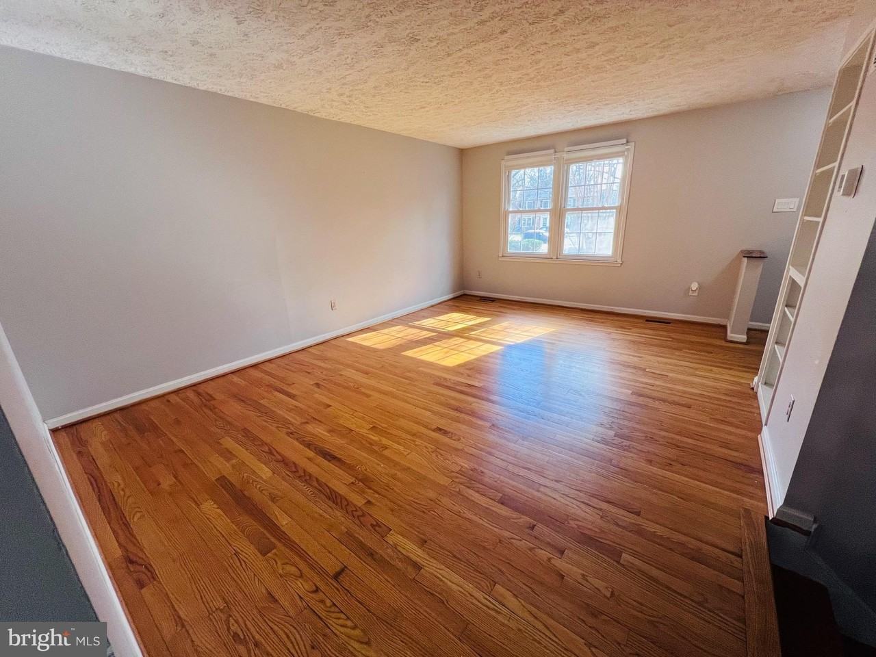 305 Gundry Dr - Photo 2 of 44