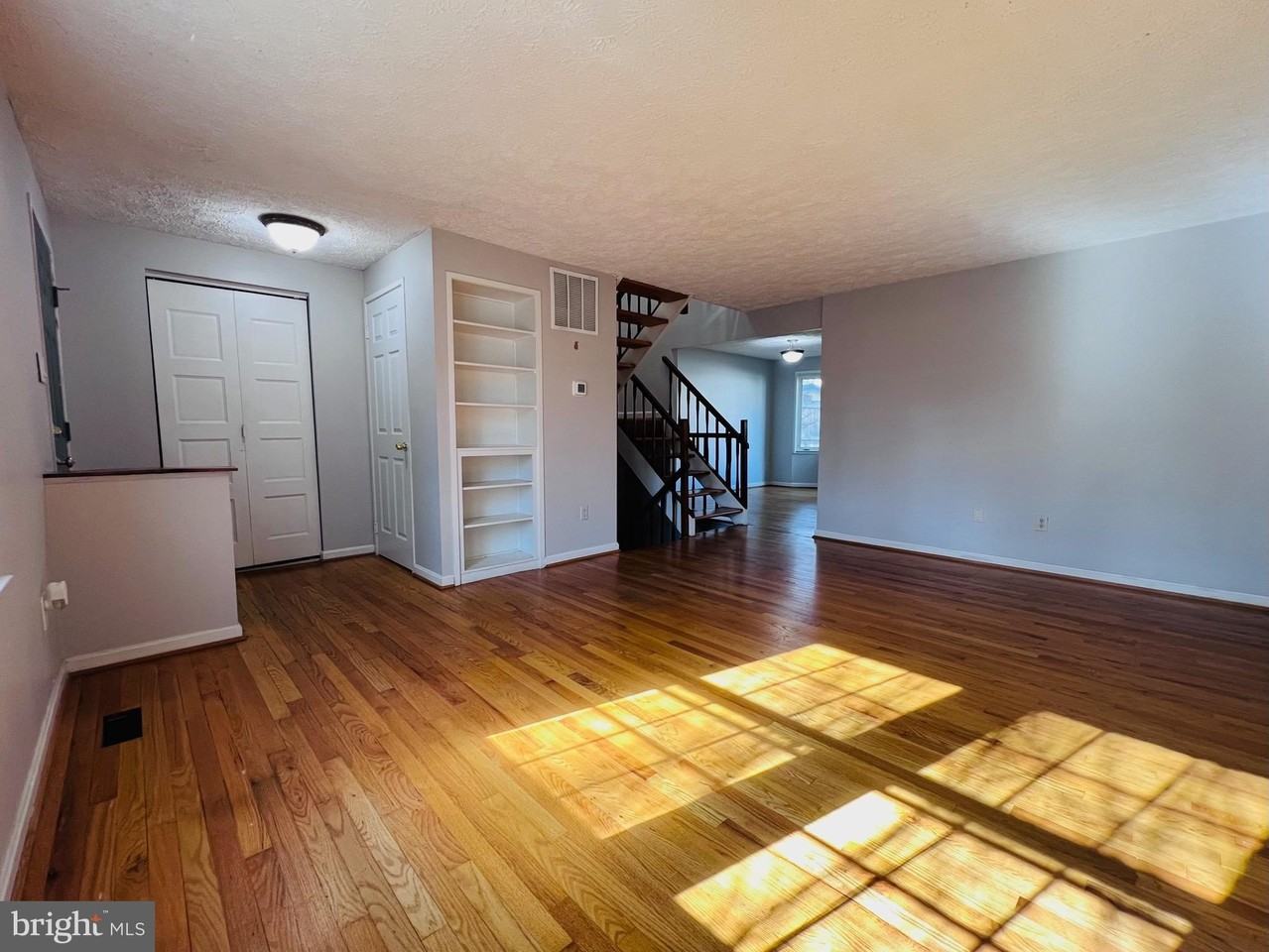 305 Gundry Dr - Photo 6 of 44