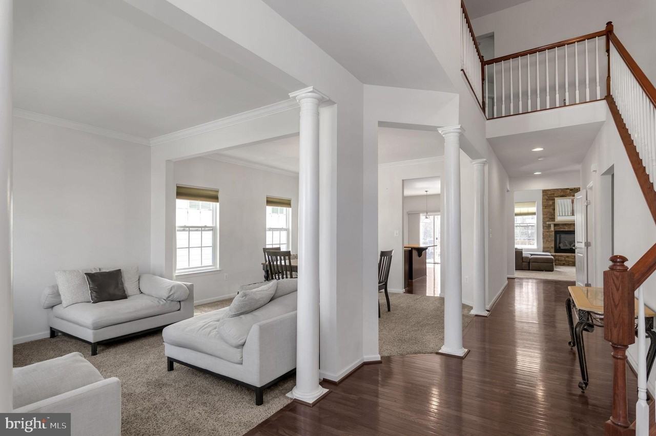 1310 Idlewild Blvd - Photo 5 of 50