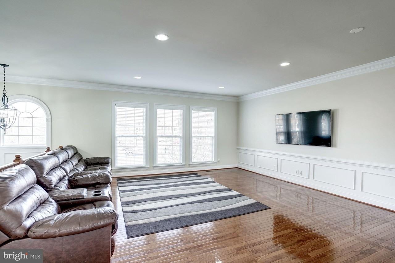 42749 Wilmar Sq - Photo 4 of 50