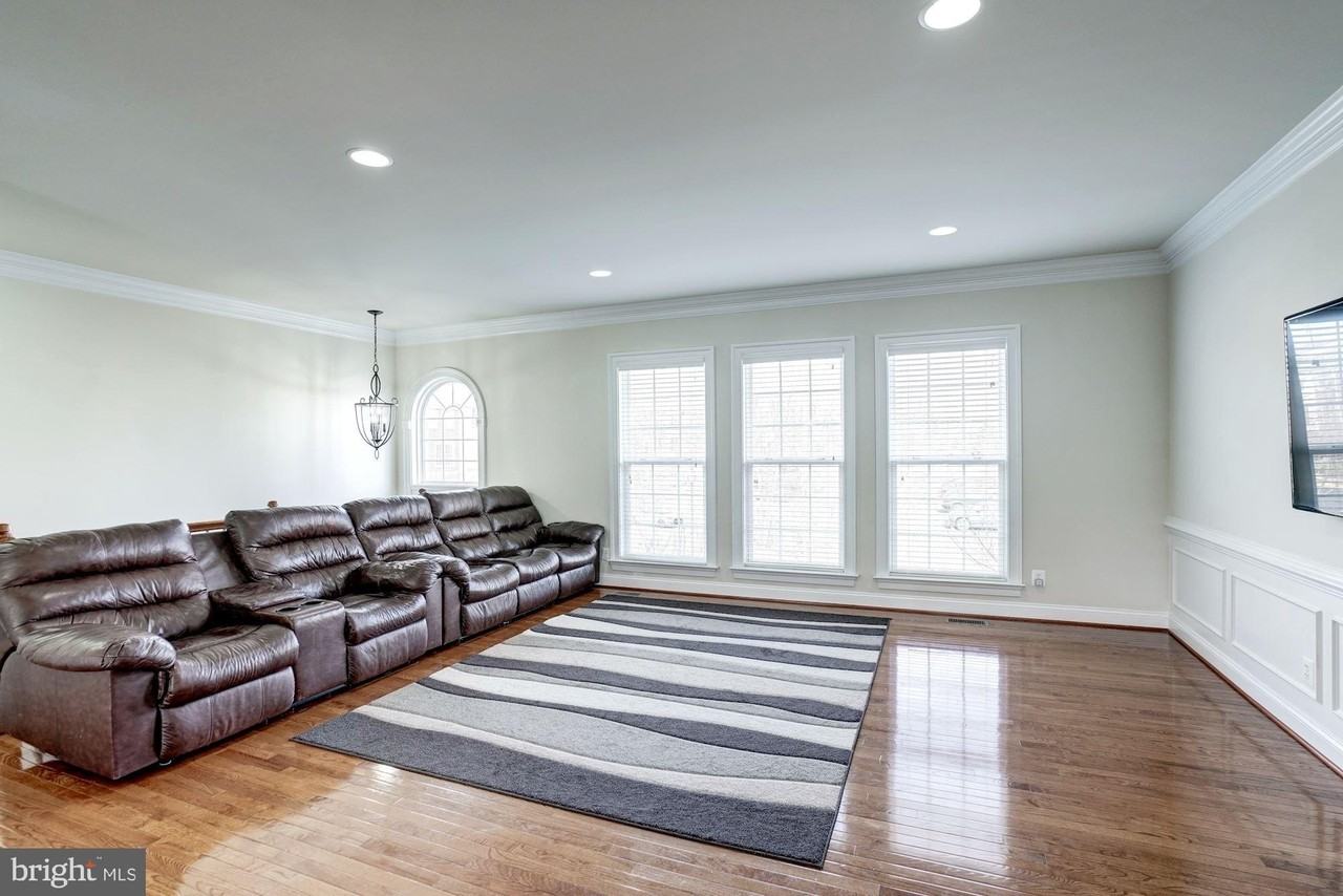 42749 Wilmar Sq - Photo 5 of 50