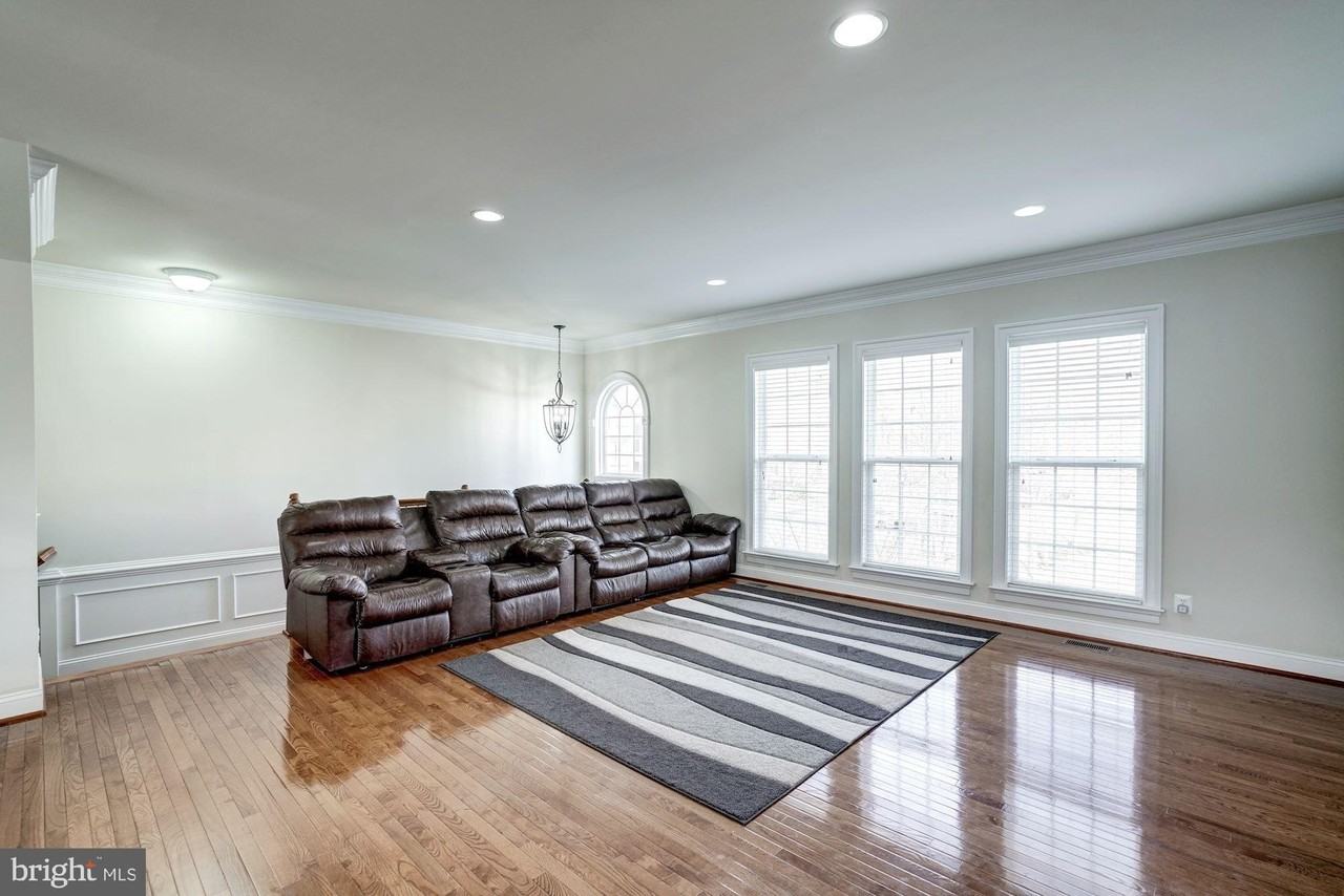 42749 Wilmar Sq - Photo 6 of 50