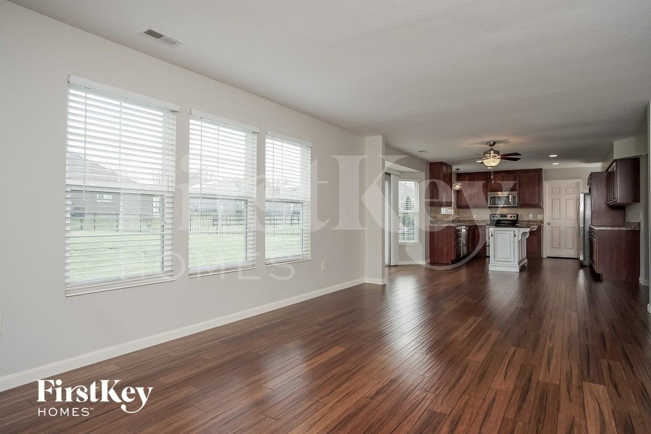 1256 Carrington Pl - Photo 3 of 15