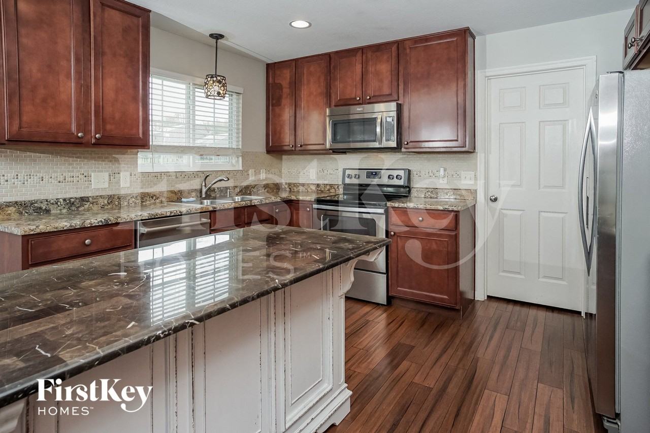 1256 Carrington Pl - Photo 4 of 15