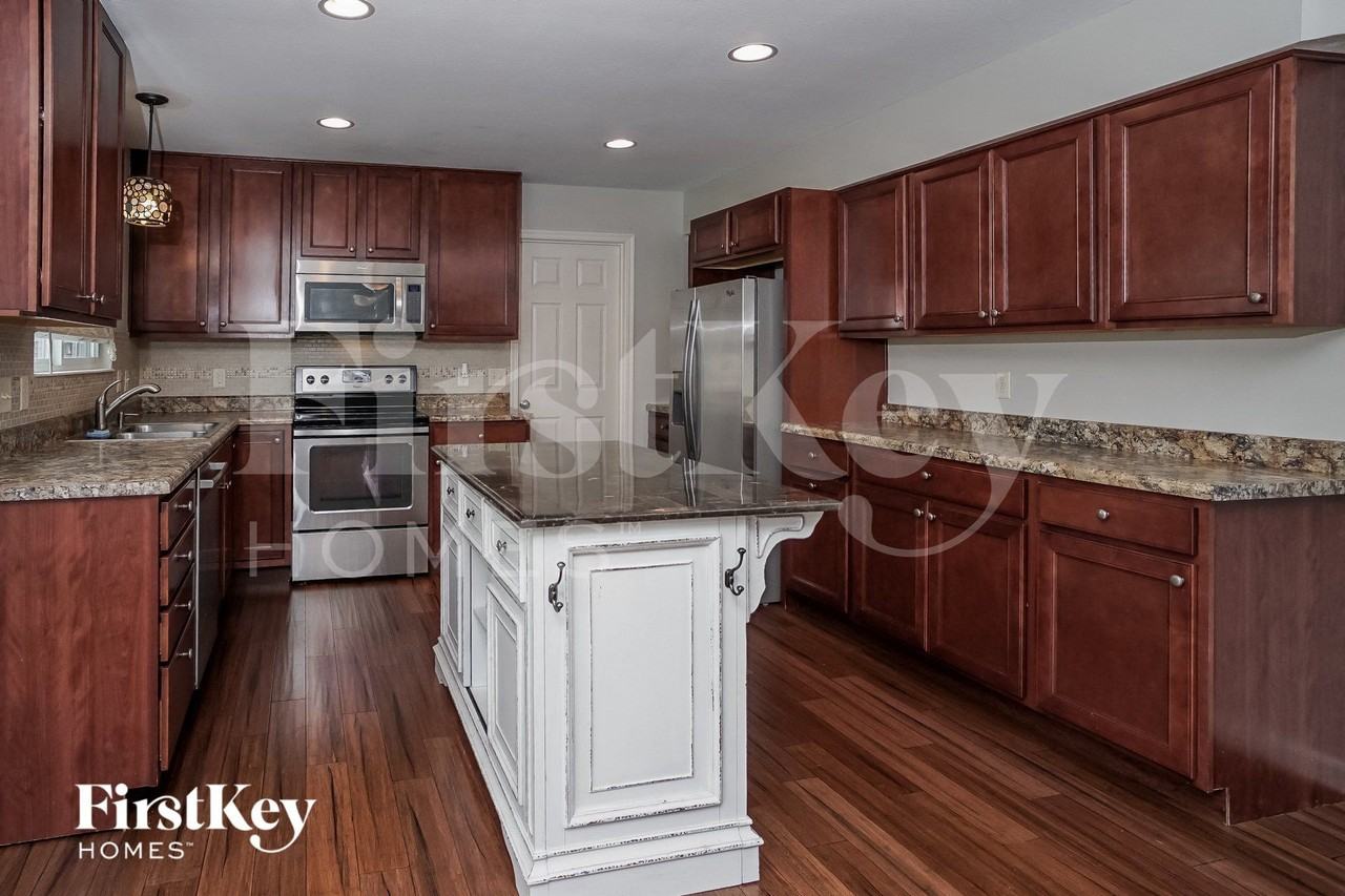 1256 Carrington Pl - Photo 5 of 15