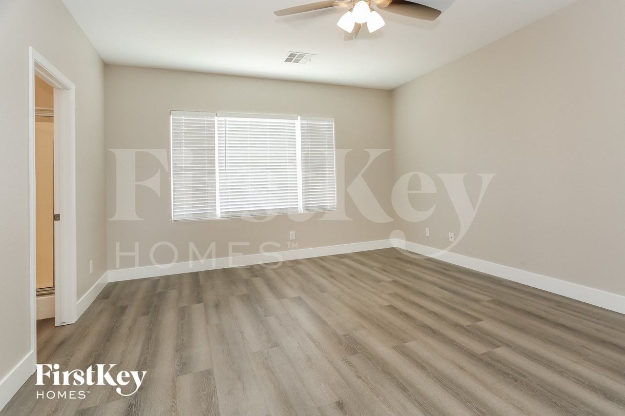 6834 Dovecote Ave - Photo 5 of 15