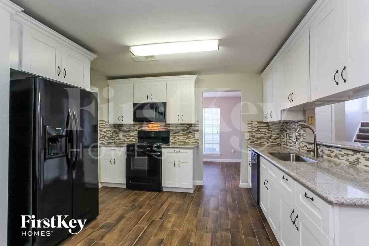 800 Charles Pl - Photo 6 of 15