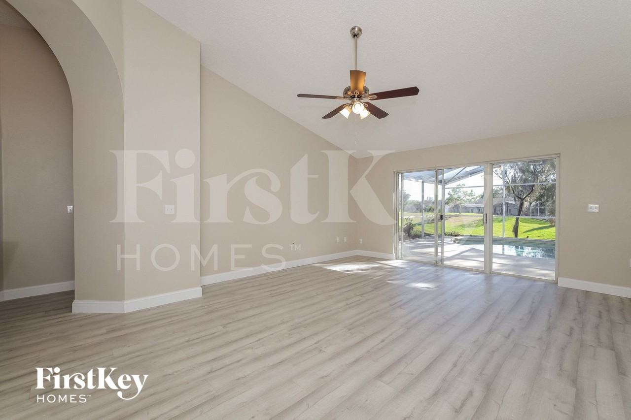 429 Hanging Moss Rd - Photo 3 of 15