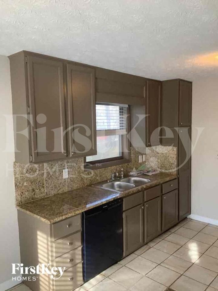 4315 Cary Dr - Photo 5 of 18