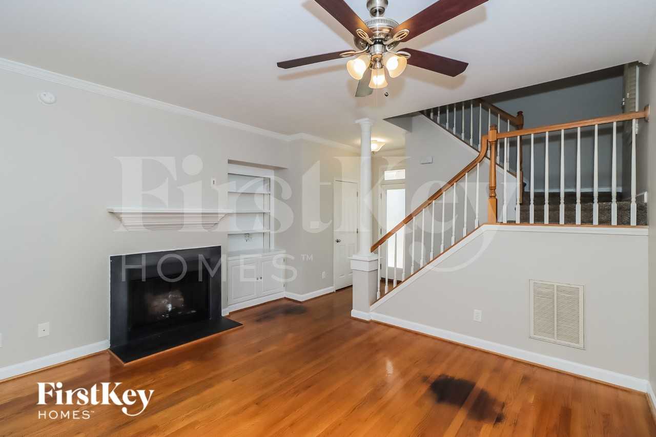 9423 Holly Bend Ln - Photo 4 of 16