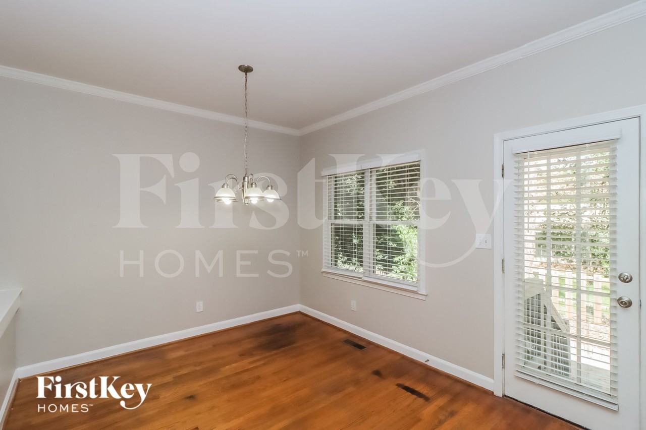 9423 Holly Bend Ln - Photo 5 of 16