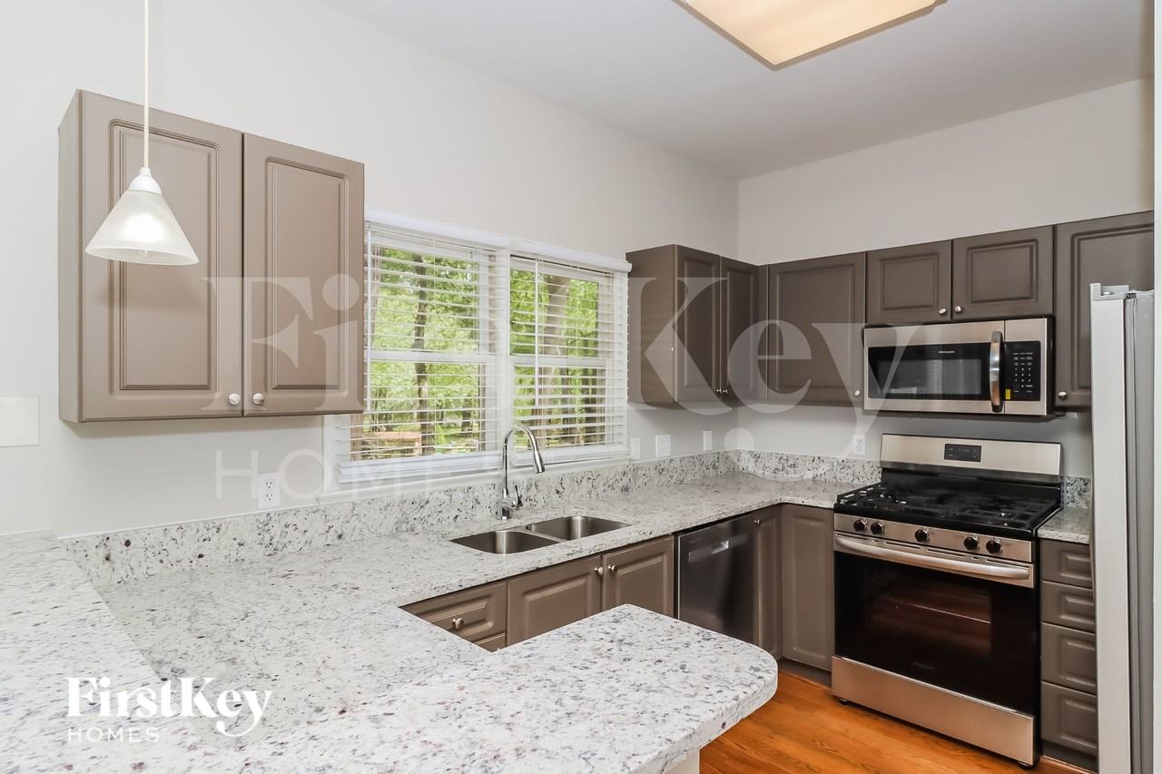 9423 Holly Bend Ln - Photo 6 of 16