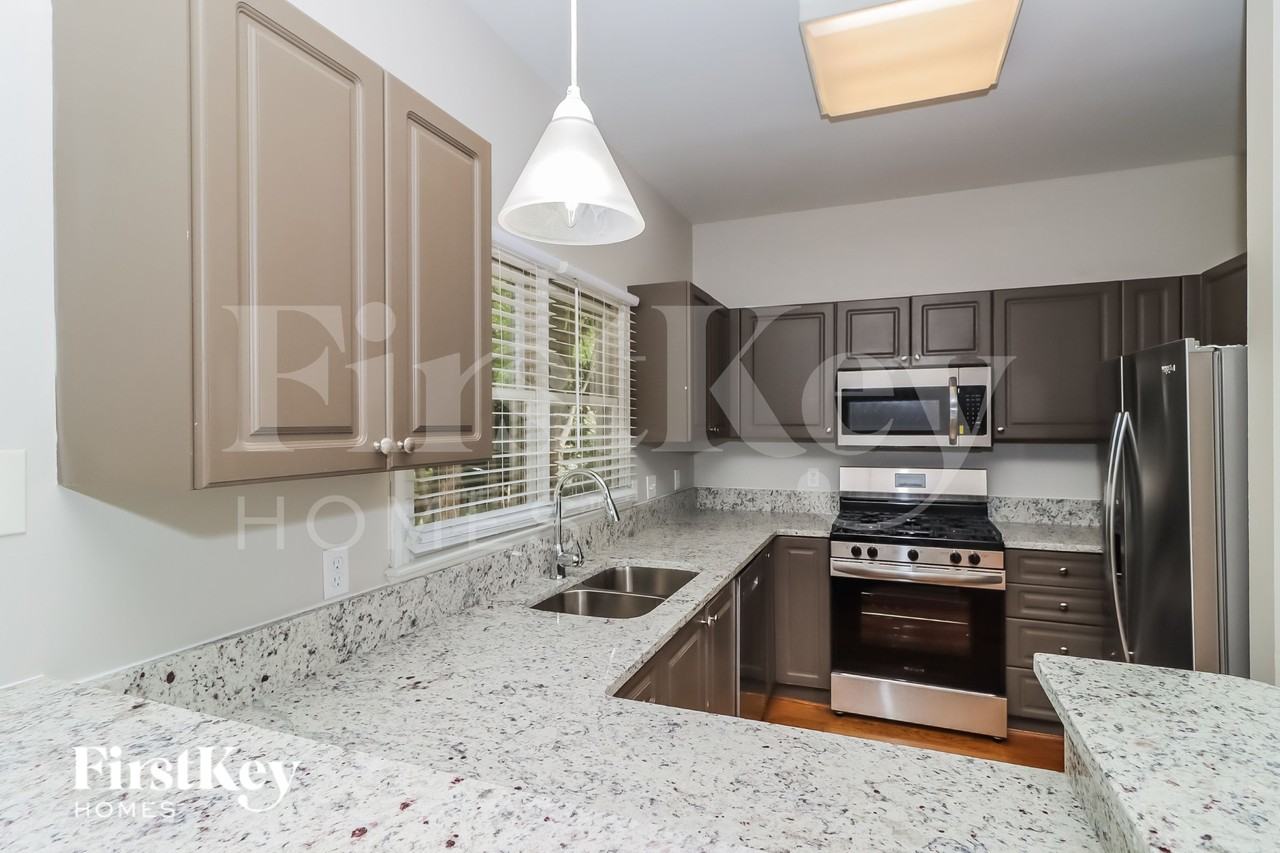 9423 Holly Bend Ln - Photo 7 of 16