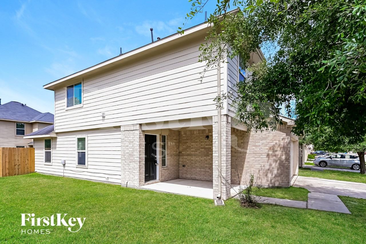 886 Sun Prairie Dr - Photo 2 of 16