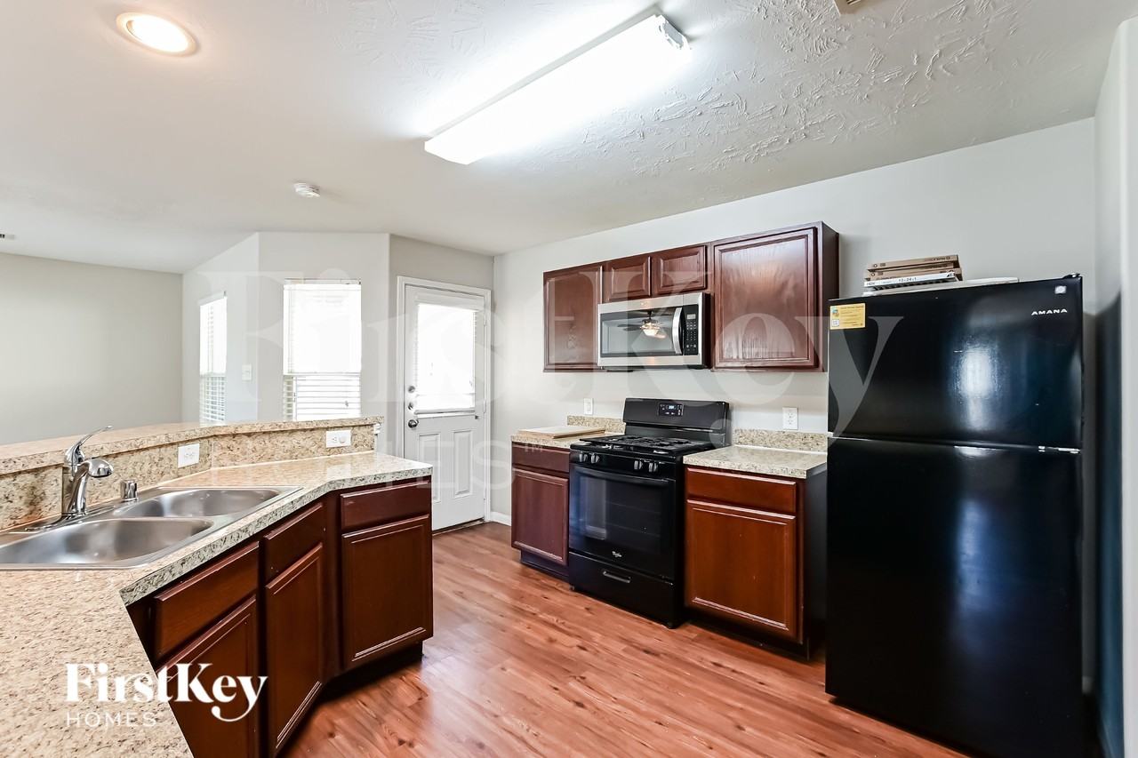 886 Sun Prairie Dr - Photo 5 of 16