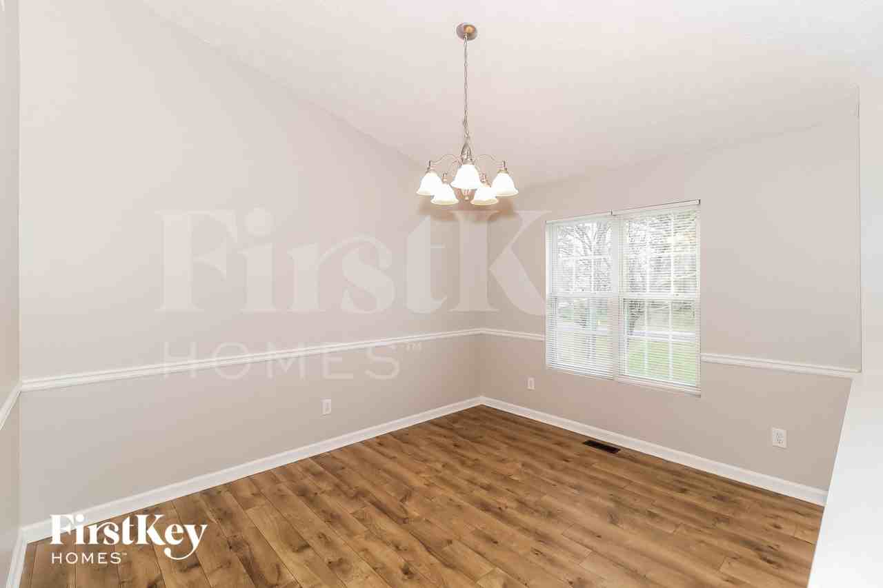 8630 Bayhill Dr - Photo 5 of 14