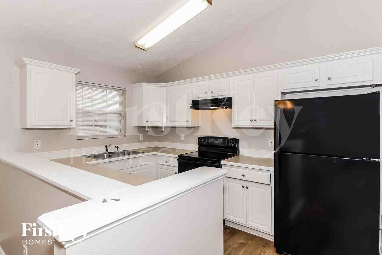 8630 Bayhill Dr - Photo 6 of 14