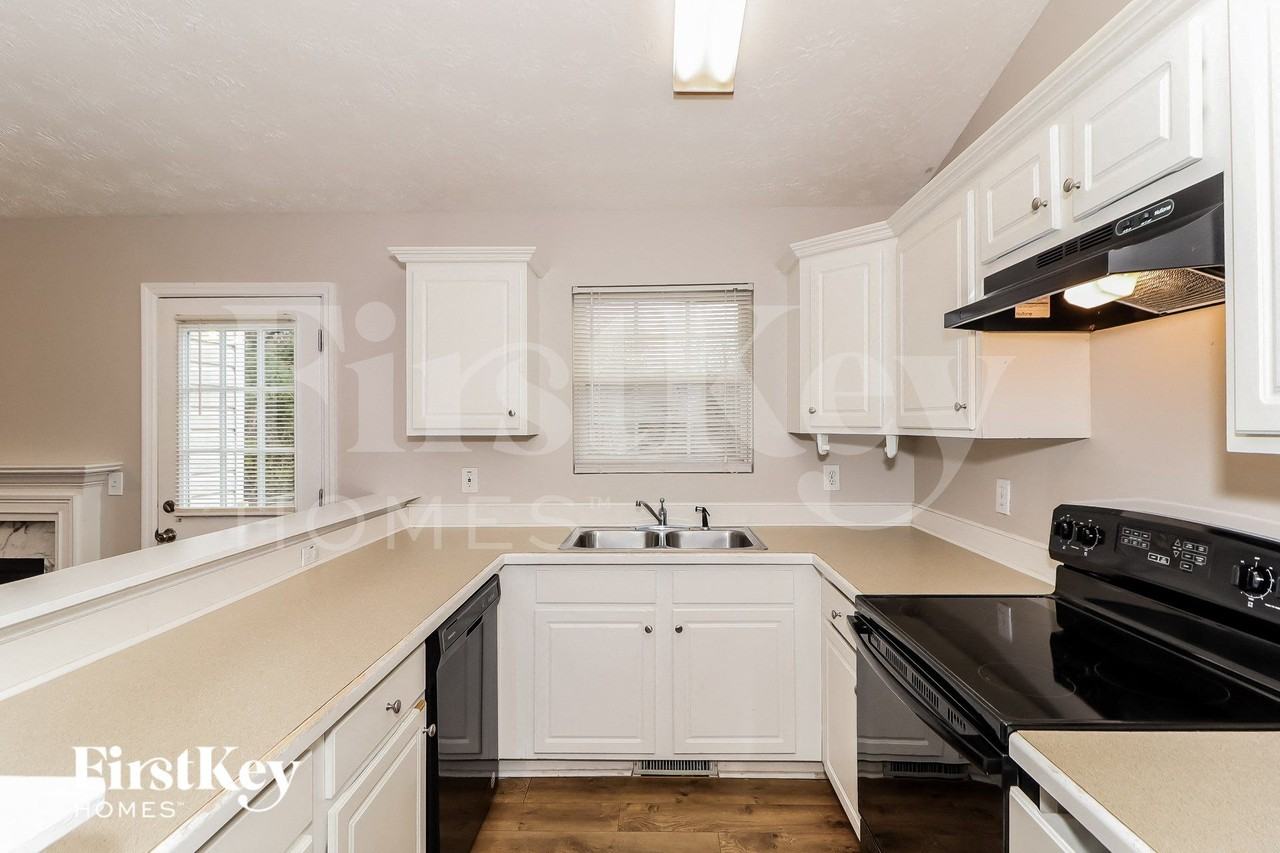 8630 Bayhill Dr - Photo 7 of 14