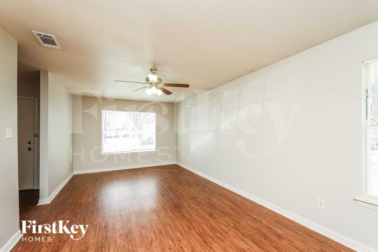 8331 Lake Anna Dr - Photo 3 of 19