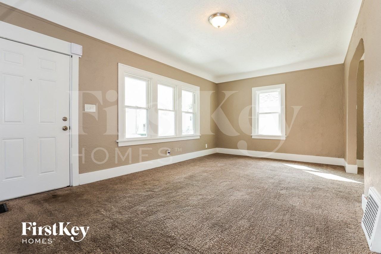 754 North Ave - Photo 4 of 14