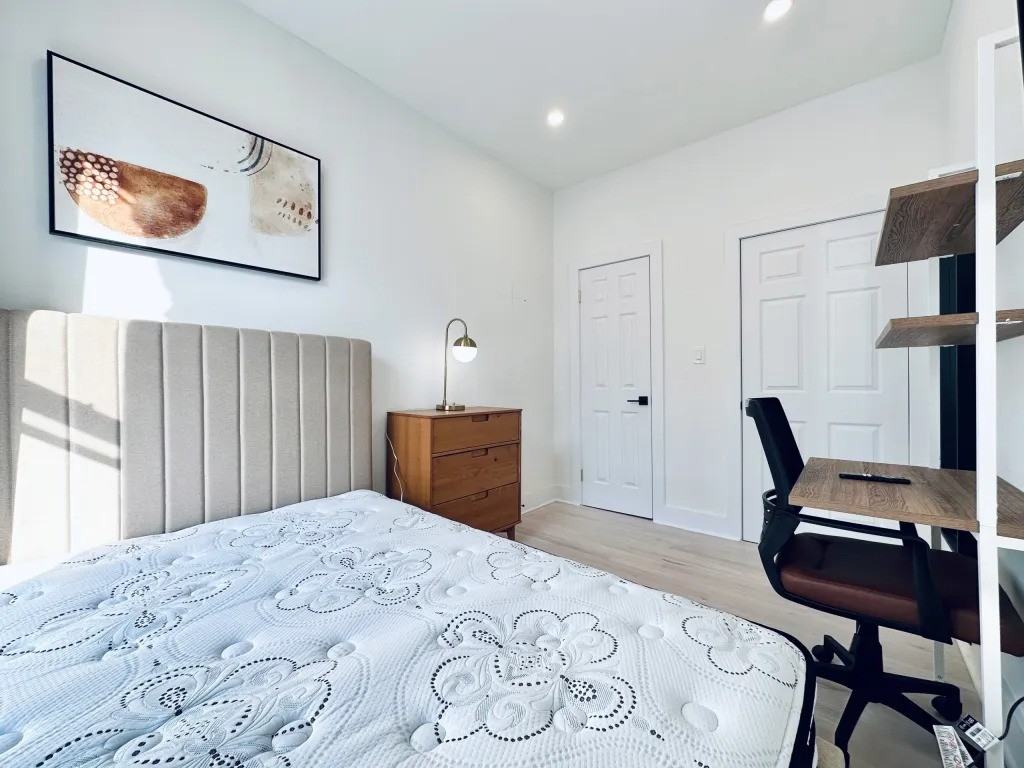 Private Bedroom in 5 Bedroom/2 Bathroom Home - Photo 2 of 14
