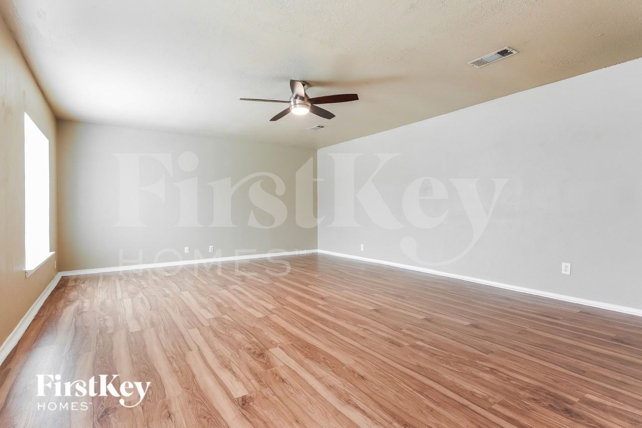 701 E Mission St - Photo 3 of 19