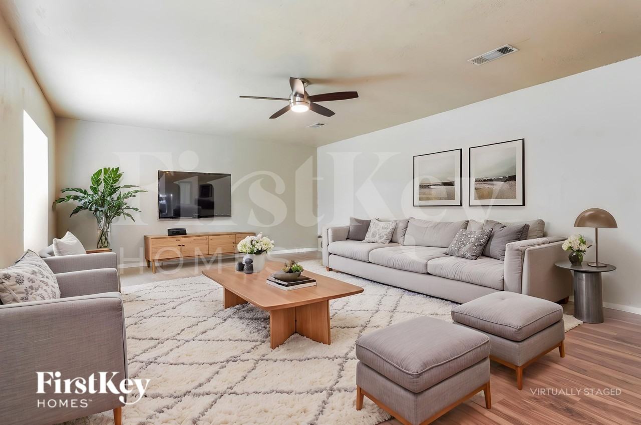 701 E Mission St - Photo 4 of 19