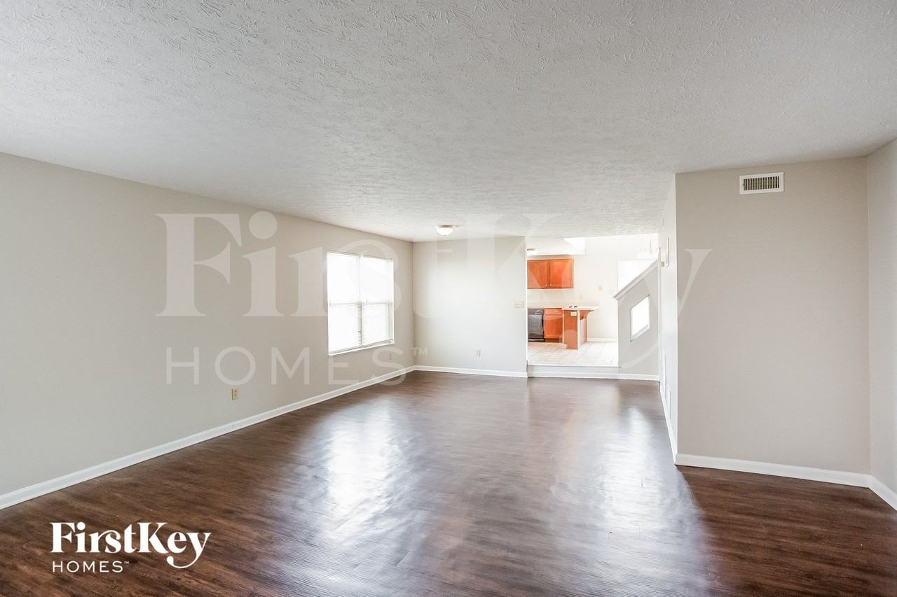 6802 N Denton Ct - Photo 3 of 15