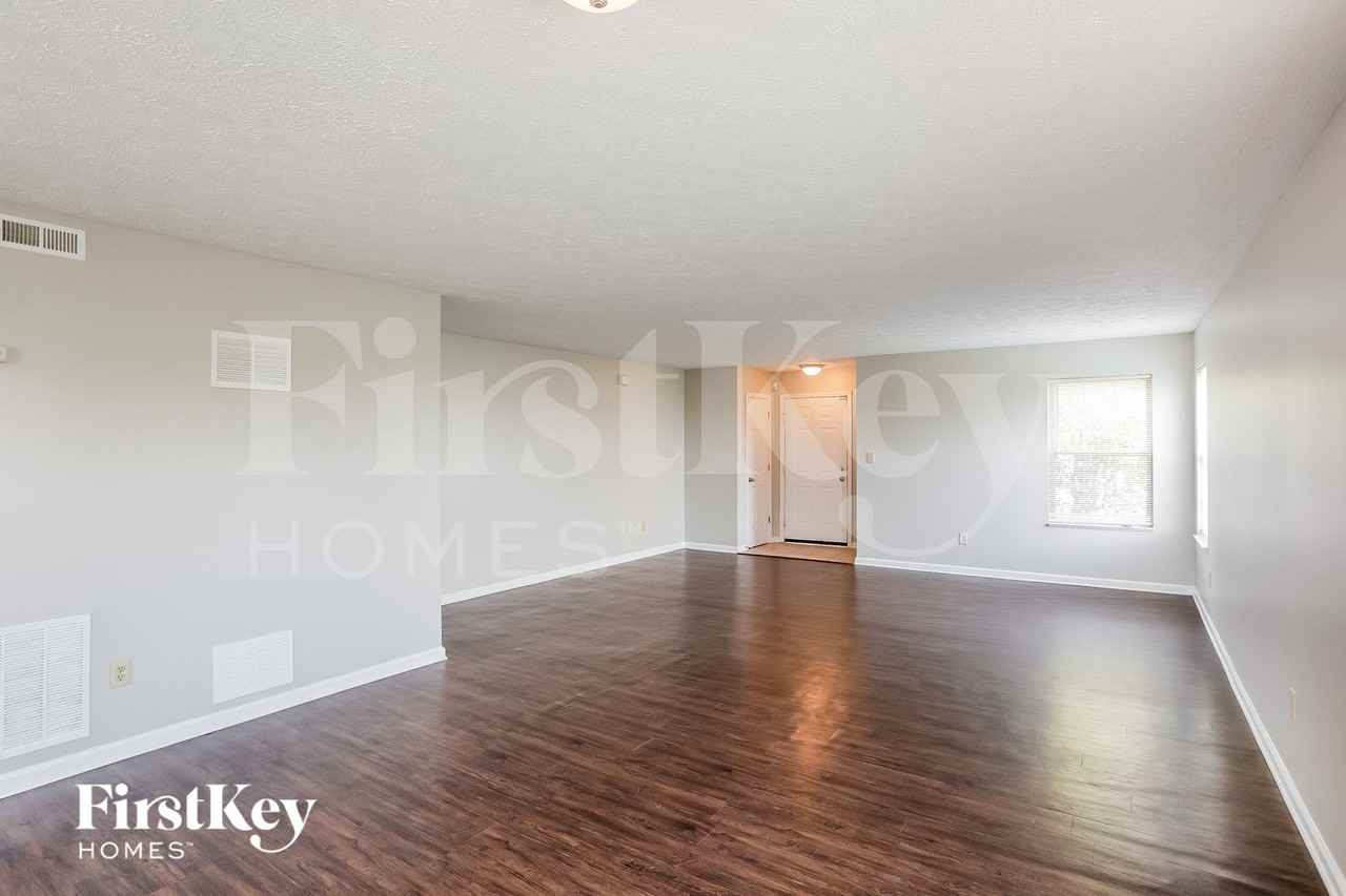 6802 N Denton Ct - Photo 4 of 15