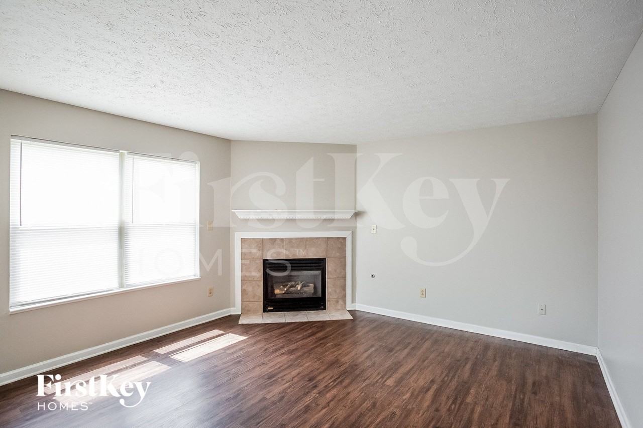 6802 N Denton Ct - Photo 5 of 15