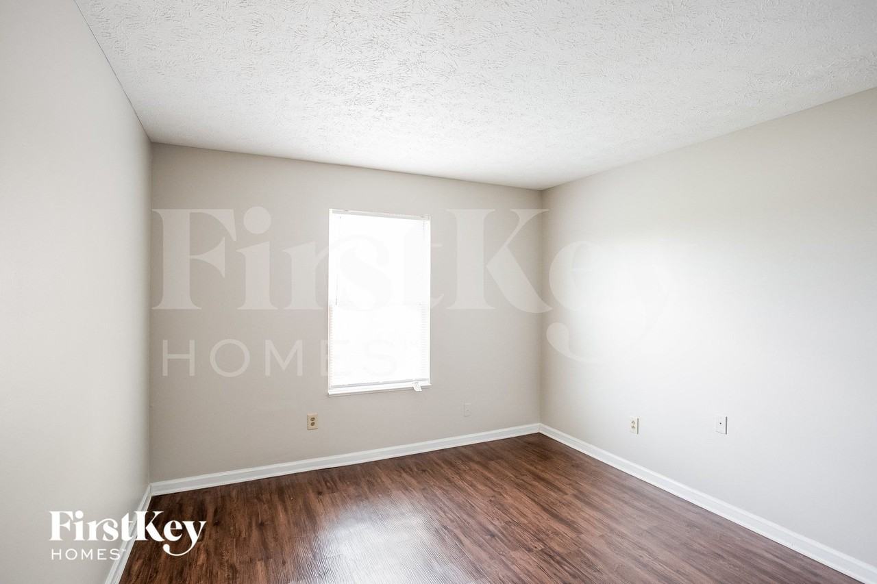 6802 N Denton Ct - Photo 7 of 15