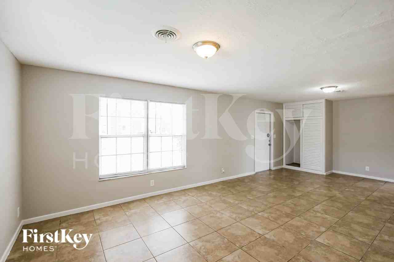 5961 Nw 14th Ct - Photo 3 of 19