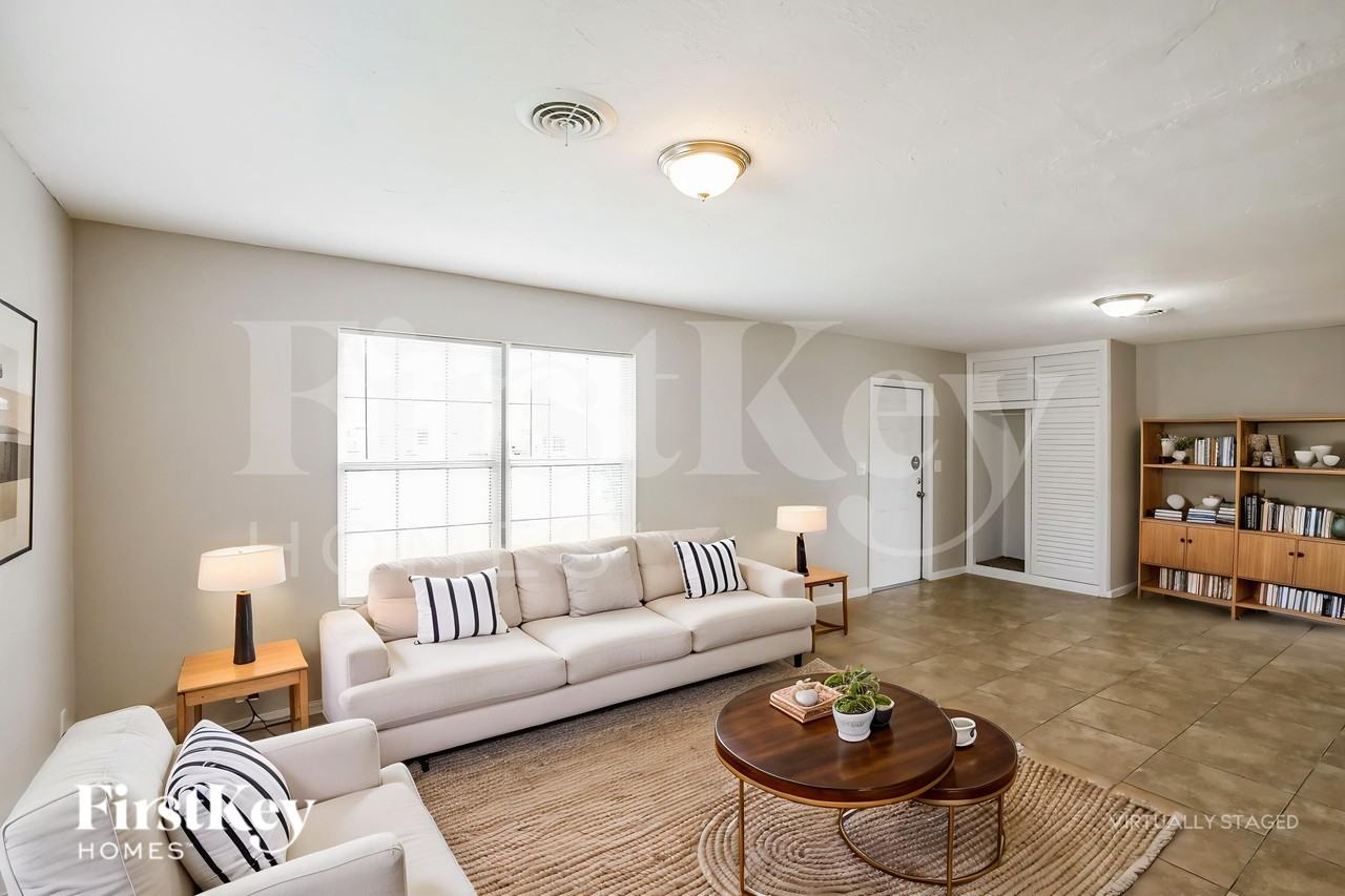 5961 Nw 14th Ct - Photo 4 of 19