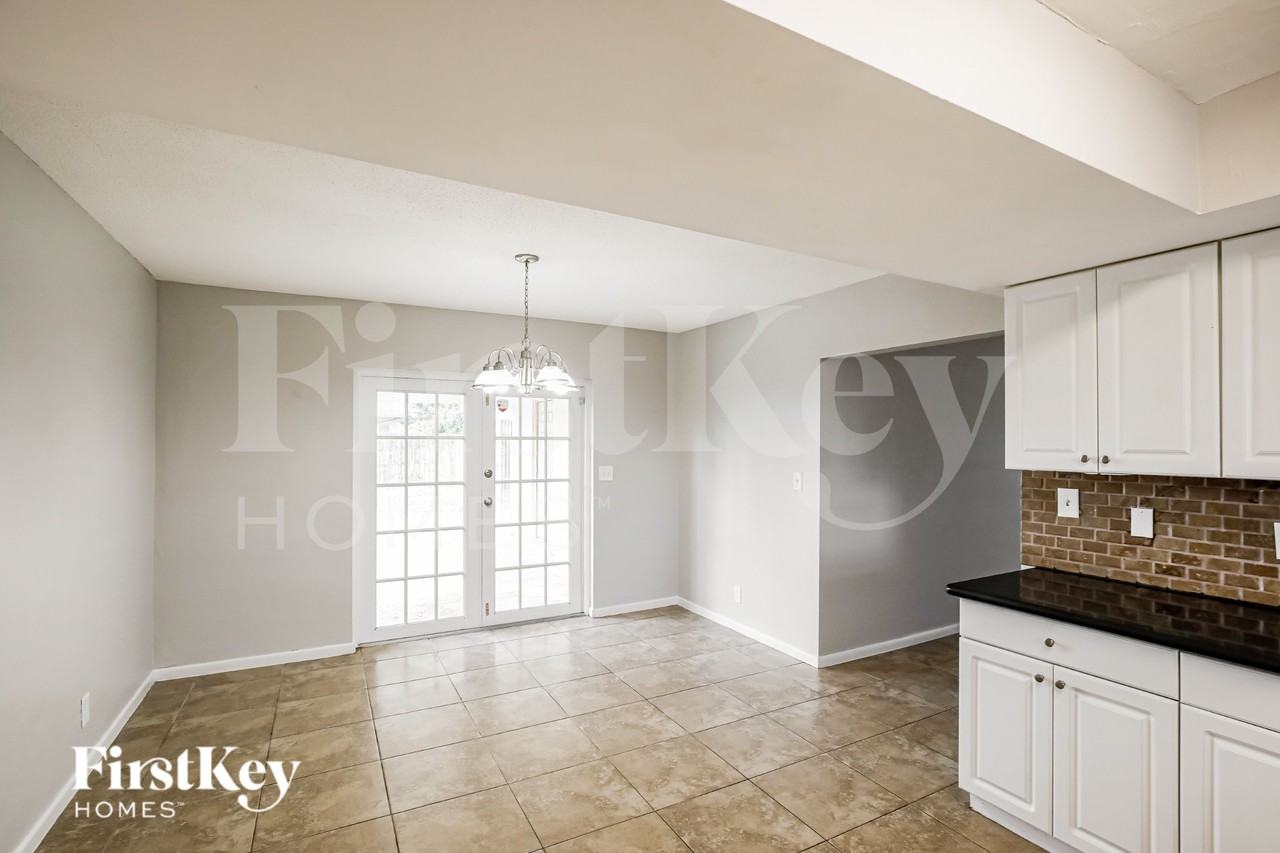 5961 Nw 14th Ct - Photo 5 of 19