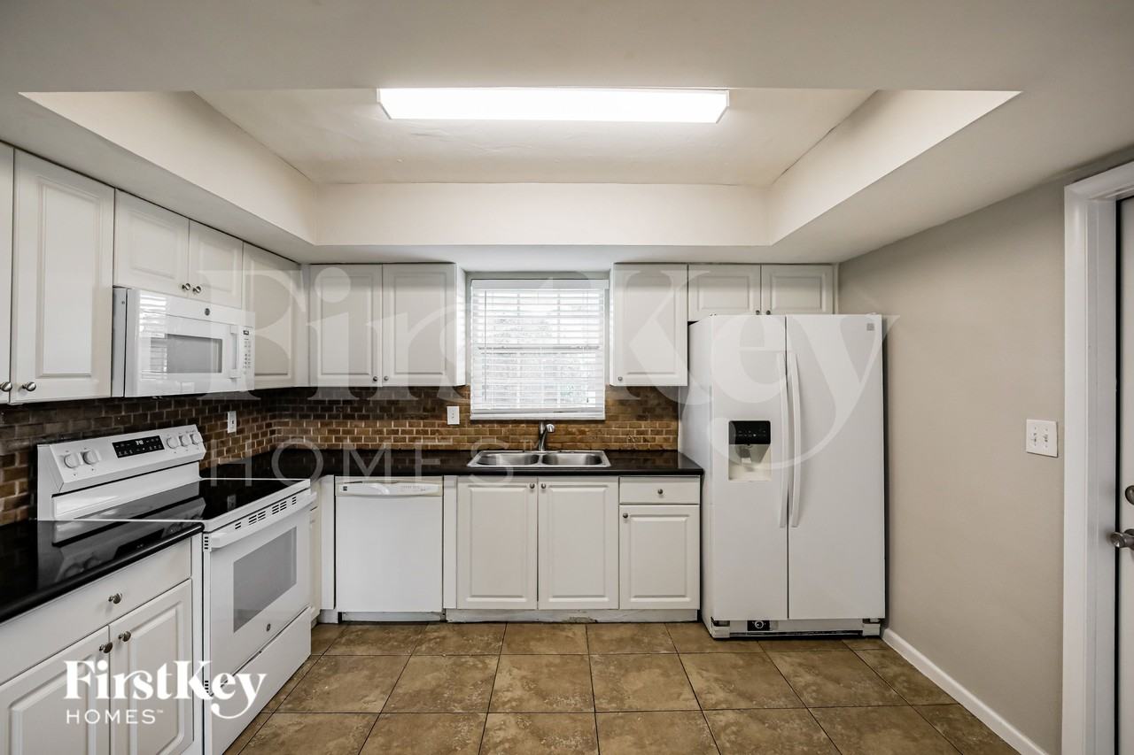 5961 Nw 14th Ct - Photo 7 of 19