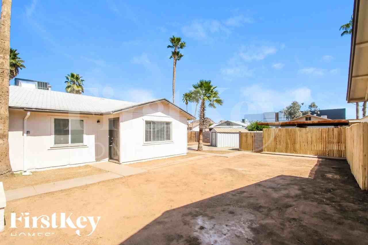 5213 S 47th Pl - Photo 2 of 16