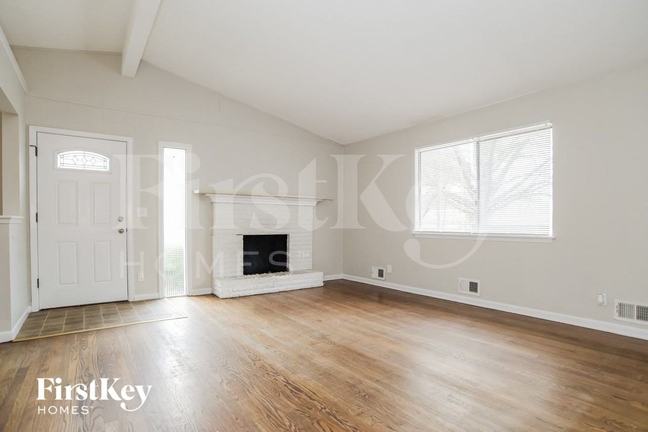 5106 S Grand Ave - Photo 3 of 15