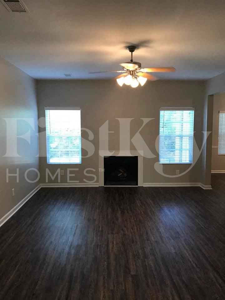 5048 Pioneer Pkwy - Photo 2 of 19