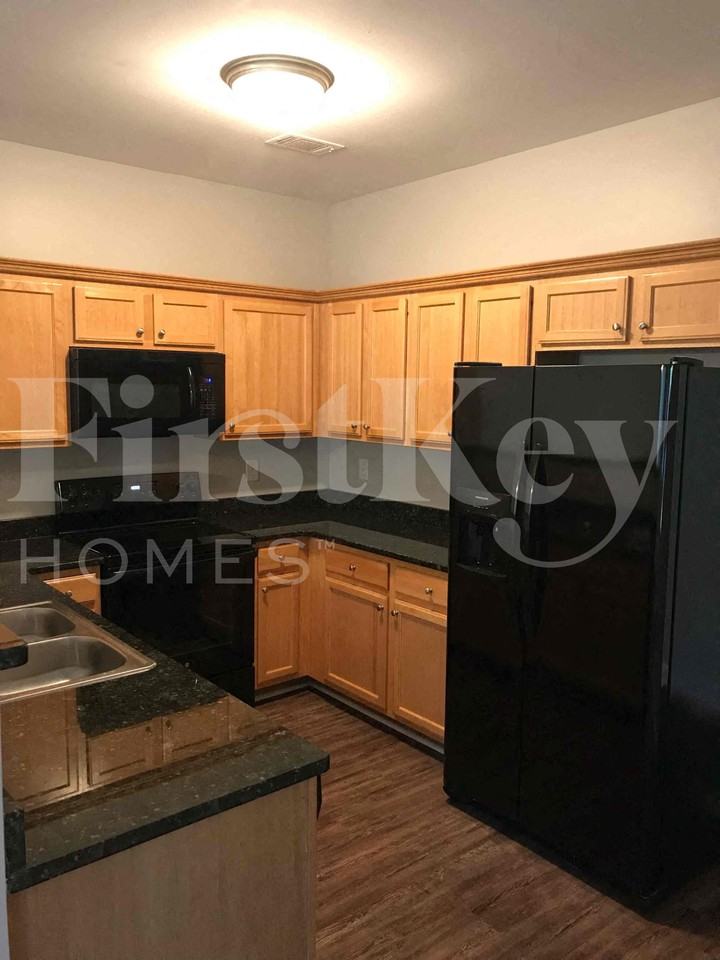 5048 Pioneer Pkwy - Photo 3 of 19