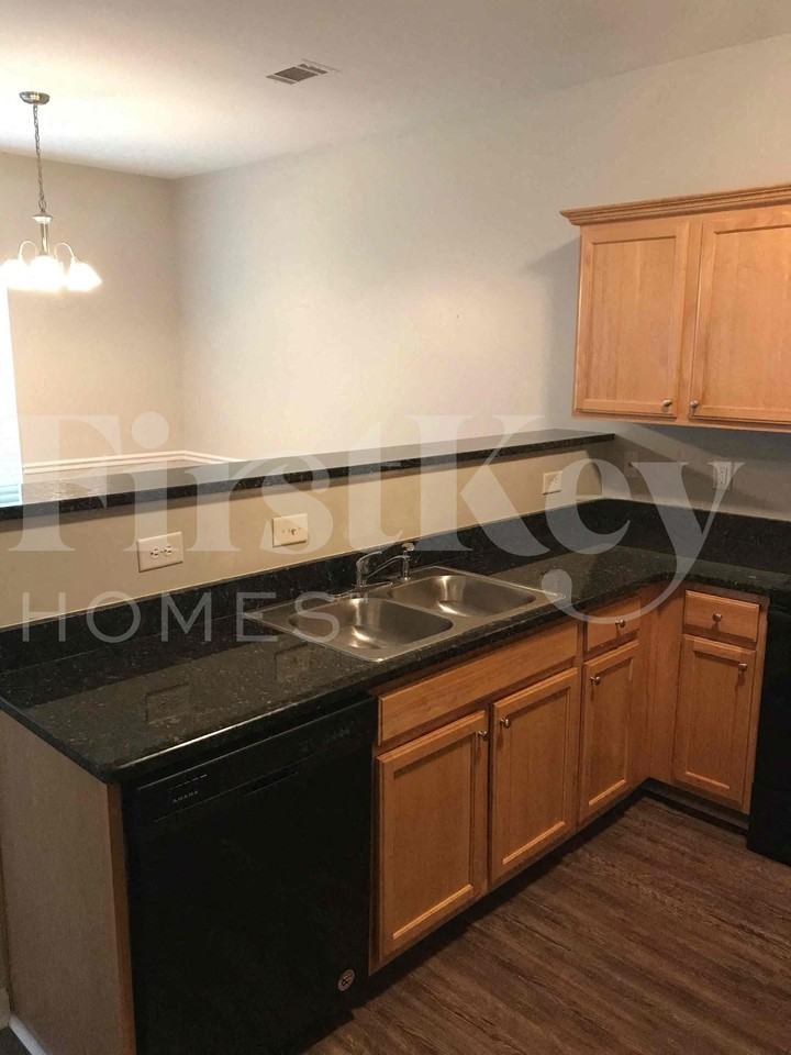 5048 Pioneer Pkwy - Photo 4 of 19