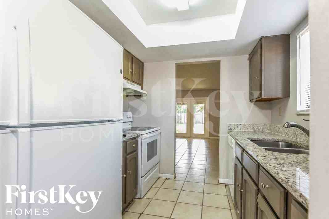 4005 Mount Sterling Ave - Photo 4 of 15