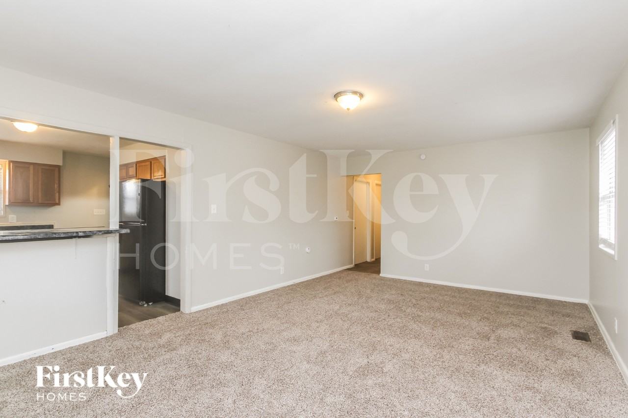 3940 N Graham Ave - Photo 3 of 19